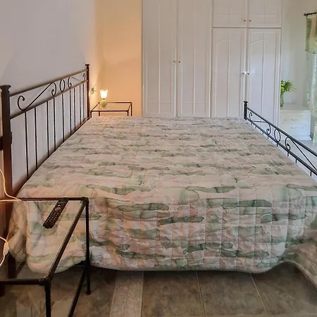 Dom wakacyjny Lovely In With Wifi