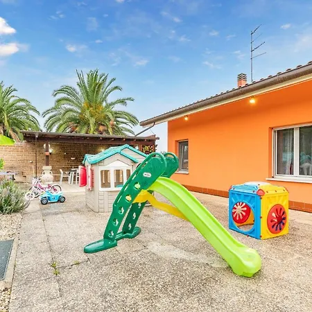 Lovely In With Wifi Holiday home